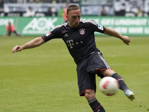 Cú volley không thể cản phá của Franck Ribery