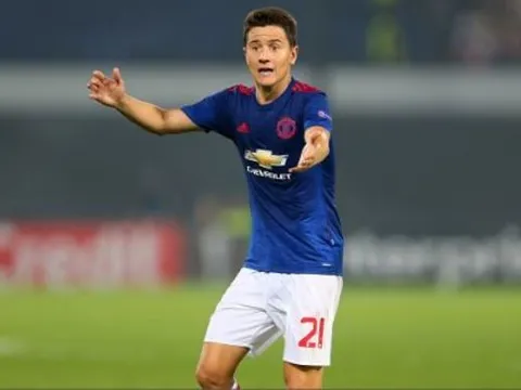 Cựu HLV M.U khuyên Mourinho tin dùng Herrera