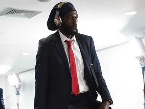 Cựu sao Arsenal mất việc vì lý do lãng xẹt