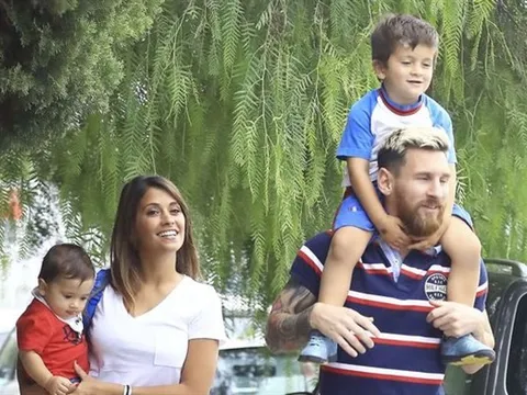 Đại gia đình của Messi cùng nhau 'hộ tống' Thiago đi học