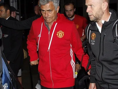 Vừa trở về mệt mỏi, Mourinho bắt học trò lao đầu vào tập luyện