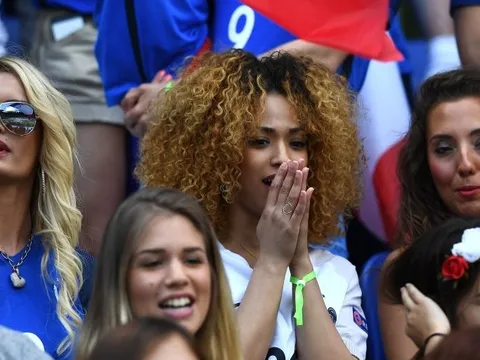Dàn Wags tuyển Pháp rạng rỡ mừng đội nhà vào tứ kết EURO 2016