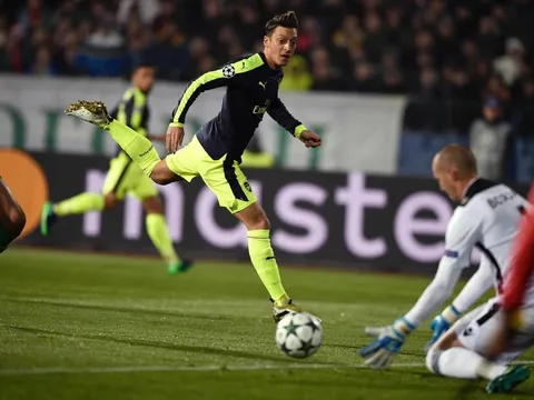 Đánh bại Ludogorets, HLV Wenger hết lời khen ngợi Mesut Oezil