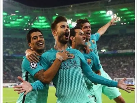 Dani Alves gửi lời khích lệ Sergi Roberto