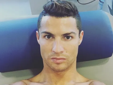 Đáp trả chỉ trích viêm họng, Ronaldo khoe ảnh