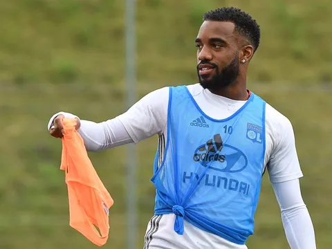 Dấu hiệu cho thấy Lacazette sắp đến Arsenal