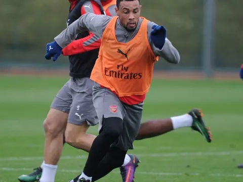 Đấu West Ham, Arsenal gặp vấn đề nơi hậu tuyến