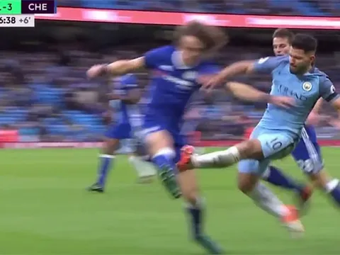 David Luiz chơi đẹp với Sergio Aguero