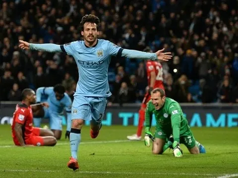 David Silva chơi số 9 ảo trong trận Derby?