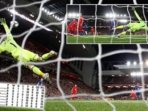 De Gea 'bay như chim' cứu MU khỏi trận thua muối mặt