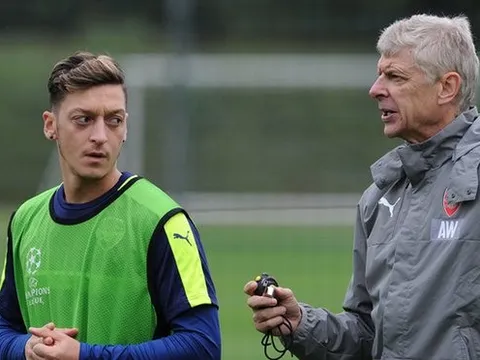 Để giữ Oezil, Arsenal cần "đập két"