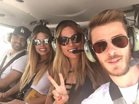 De Gea hí hửng xả hơi bên ‘máy bay bà già’