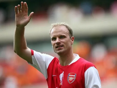 Dennis Bergkamp - Khi bậc thầy xử lý bóng