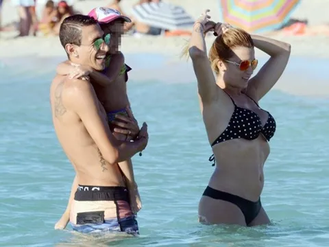 Di Maria "trốn trại", đưa vợ xinh du hí