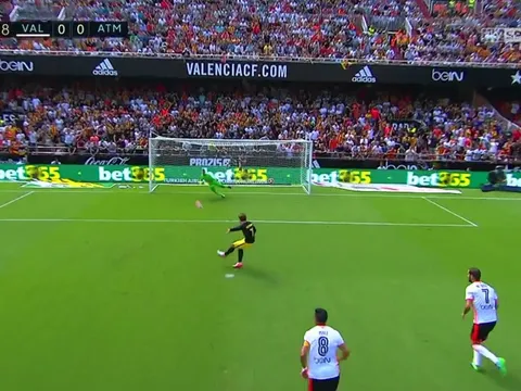 Diego Alves: Vua bắt penalty của làng bóng thế giới