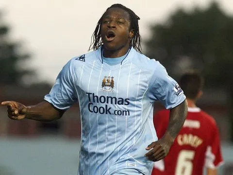 Điểm tin hậu trường 01/10: "Hàng xóm" nổi điên khi Pogba quẩy giữa đêm; Cựu sao Man City nghỉ tập vì "của quý" cứng đơ