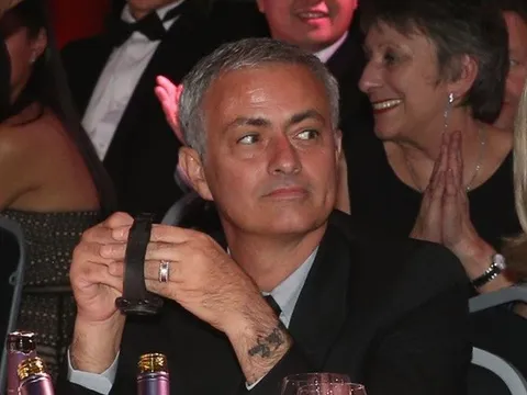 Điểm tin hậu trường 03/11: Mourinho vô tình để lộ hình xăm độc; Fan nữ "vỡ mộng" khi Trọng Đại là "hoa có chủ"