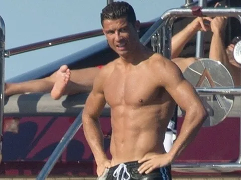 Điểm tin hậu trường 1/6: Ronaldo khoe body 6 múi ‘siêu chuẩn’