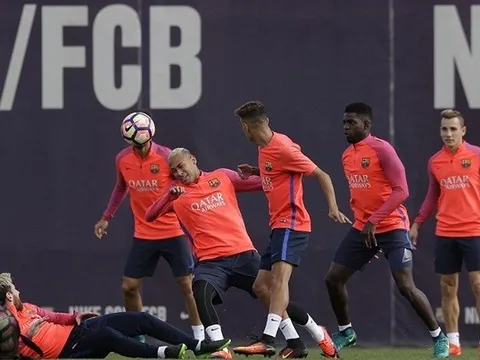 Điểm tin hậu trường 15/10: Dàn sao Barca "hành" MSN lên bờ xuống ruộng; Mỹ nhân Colombia tiếp lửa MU trước đại chiến Liverpool