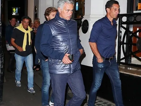 Điểm tin hậu trường 3/8: Mourinho ăn tối cùng ‘bộ sậu’; Mại dâm hoành hành ở Olympic