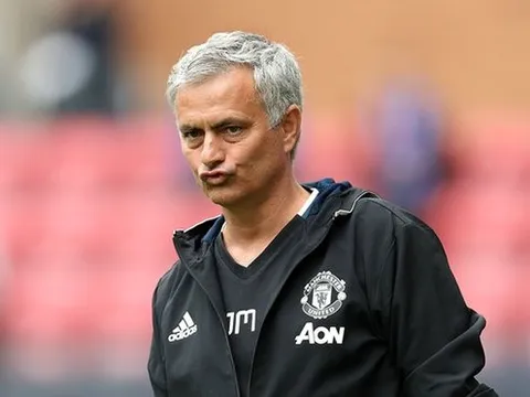 Điểm tin hậu trường 31/10: CĐV M.U xài chiêu cũ nhằm "đả đảo" Mourinho; CR7 bị fan Alaves khoe mông chế giễu