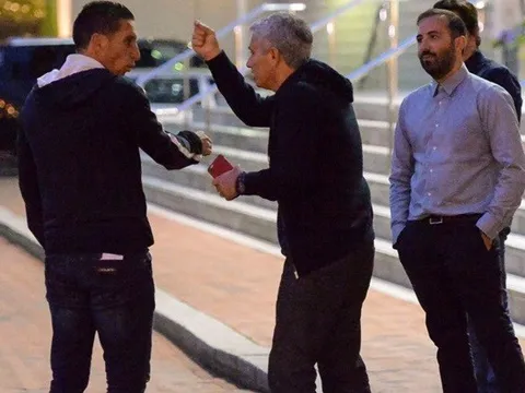 Điểm tin hậu trường 8/7: Mourinho nổi điên giữa phố; Tình cũ ‘hờn dỗi’ Mạc Hồng Quân