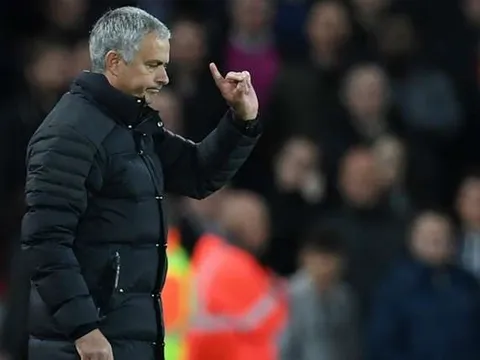 Điểm tin sáng 04/11: Mourinho lại chỉ trích học trò; Toure muốn làm hoà với Pep