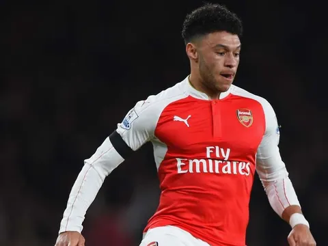 Điểm tin sáng 17/10: Chamberlain đòi rời Arsenal, M.U trói chân sao trẻ