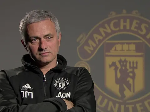 Điểm tin tối 27/10: Mourinho dính chàm, Real mời gọi Pep, Sir Alex chỉ ra ứng viên vô địch