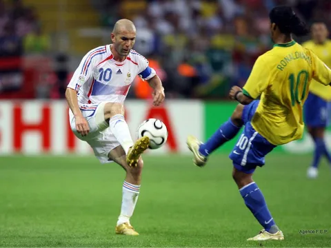 Đọ tài kỹ thuật giữa Ronaldinho vs Zidane