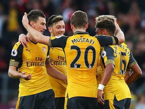 Đối thủ chỉ trích trọng tài giúp Arsenal có 3 điểm