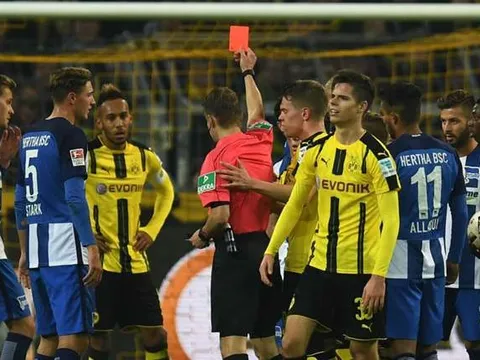 Đối thủ thừa nhận Emre Mor không đáng nhận thẻ đỏ