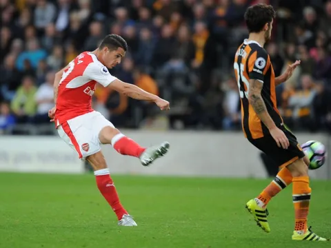 Đồng đội sốc với cú sút của Xhaka