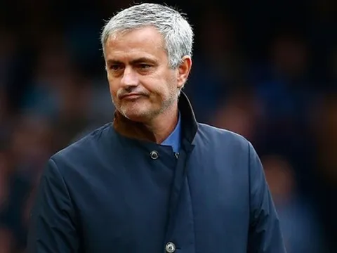 Chuyển động ở M.U: Mourinho phải "liệu cơm gắp mắm"