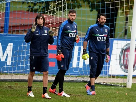Donnarumma, Buffon và Perin thay nhau thể hiện trước khung gỗ tuyển Ý