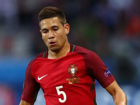 Dortmund tiếp tục đón tân binh thứ 6