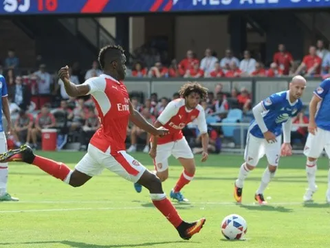 Drogba lại sắm vai hung thần, Arsenal vẫn thắng sao MLS