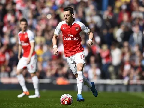Ozil chúc đồng đội ở tuyển Pháp ra quân thắng lợi