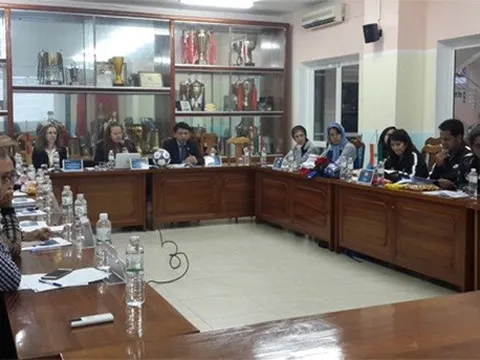 ĐT U19 nữ Việt Nam ra quân trong trang phục màu đỏ