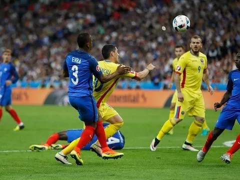 Dù thua, nhưng Romania vẫn sáng cửa đi tiếp