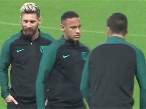 Đùa dai, Suarez suýt bị Neymar đánh ngay trên sân