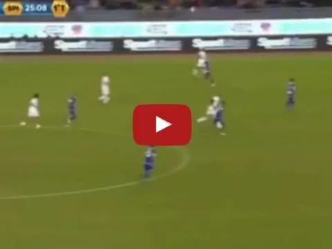 Đường chuyền ma thuật của Ronaldinho trong trận giao hữu với Maradona