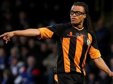 Edgar Davids - Dị nhân bóng đá với cặp kính nổi bật