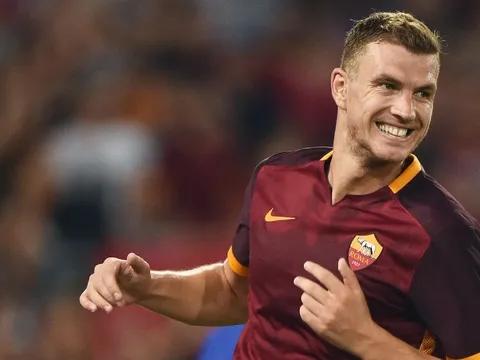 Edin Dzeko thăng hoa trong màu áo Roma