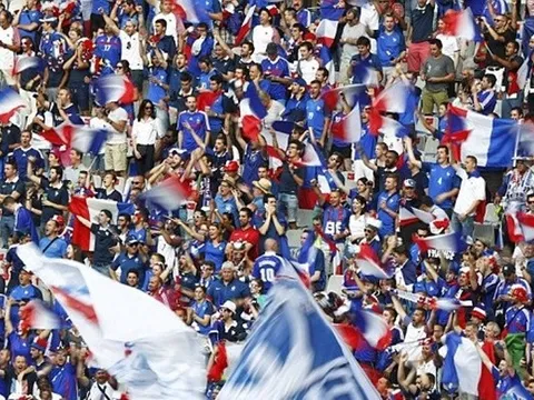 CĐV Pháp áp vía NHM Bồ Đào Nha trước trận CK EURO 2016
