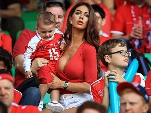WAGs Thụy Sĩ khoe thân cực sexy tại EURO 2016