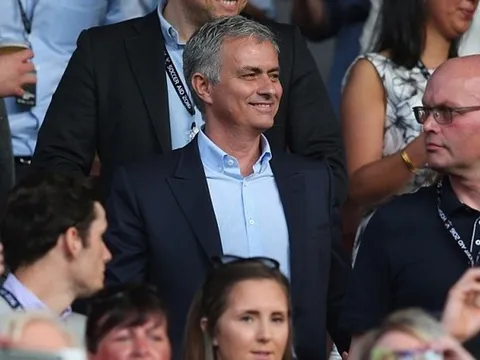 Mourinho chào sân Old Trafford, CĐV M.U phấn khích