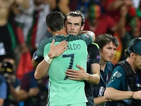 Vui chiến thắng, Ronaldo không quên an ủi Bale