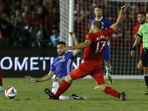 Fabregas xin lỗi vì pha "chém đinh chặt sắt" với tân binh Liverpool