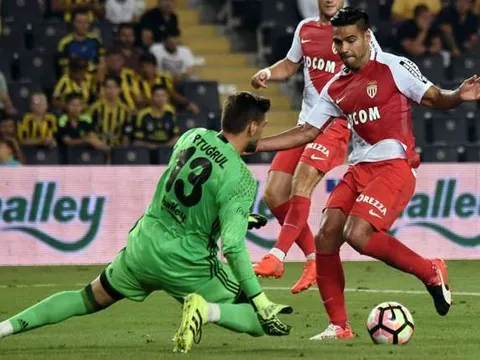 Falcao ghi bàn ầm ầm, Monaco vẫn "cúi đầu" trước đội của Van Persie